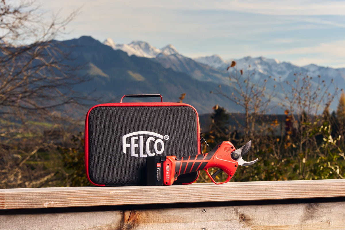 Felco Window F-GOLD blade coating: our latest innovation for unrivaled pruning effi ...